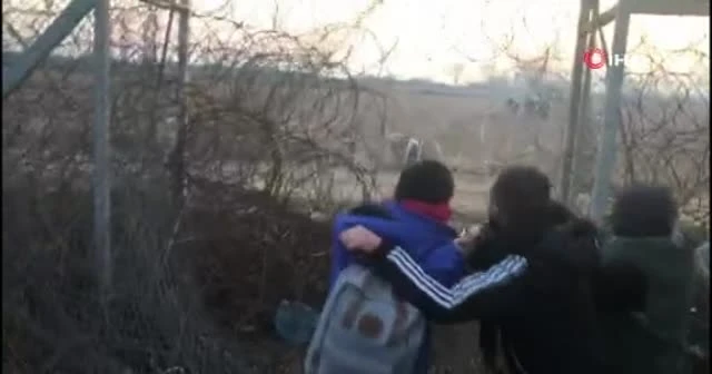 Yunanistan’dan göçmenlere gaz ve ses bombasıyla müdahale
