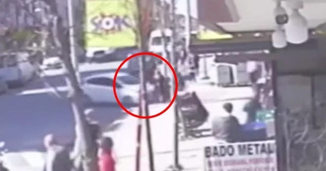 Drift yaparak sokağa girmeye çalıştı, yaşlı kadına böyle çarptı
