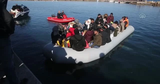 Midilli'de aşırı sağcılar, göçmenlerin karaya çıkışını engelledi, gazetecilere saldırdı