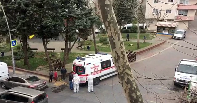 Sağlık ekipleri şüpheli vak'aya müdahale etti, evde kalması gereken çocuklar o anları izledi