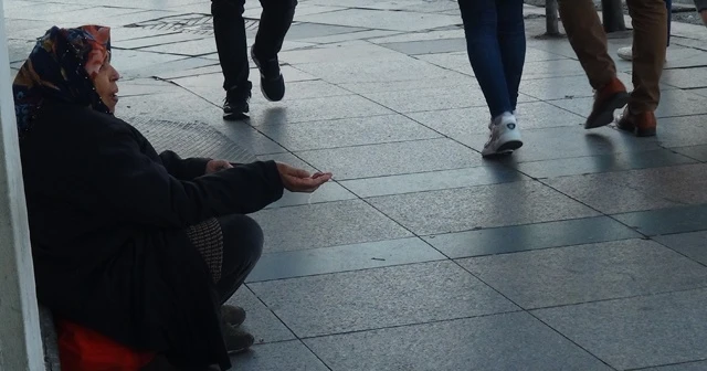 Taksim'de dilenci kadın yarım günde 250 lira topladı