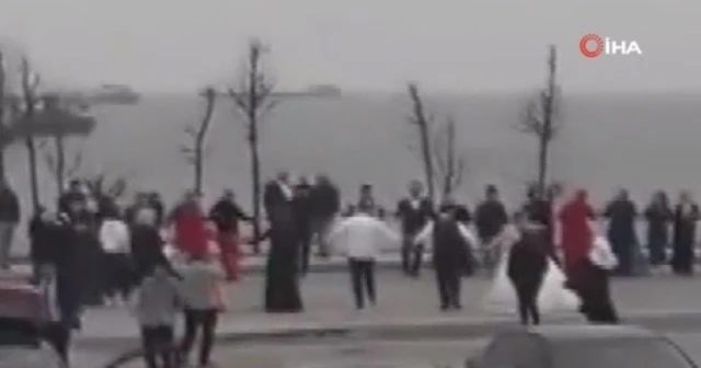 Yetkililer 'evde kal' uyarısı yaptı, gelin ve damat sahilde halay çekti
