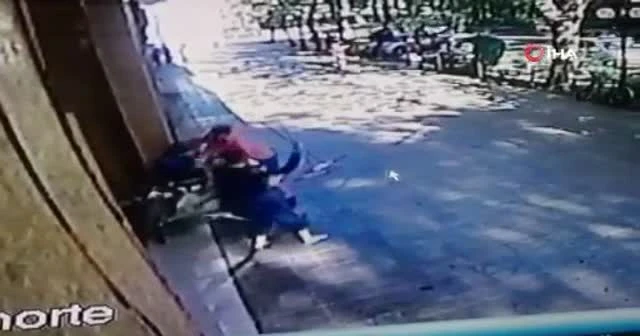 Brezilyalı model hırsızı süpürge sapı ile püskürttü