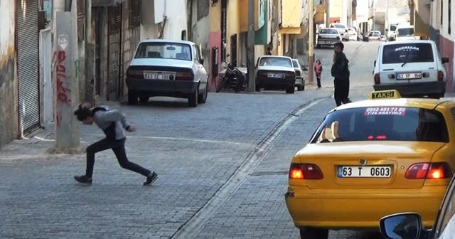 Çocuklar polisi görünce kaçtı