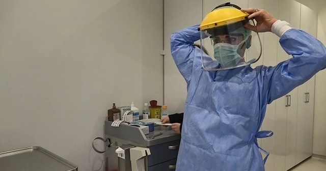 Koronavirüsle mücadele eden sağlık çalışanlarının bir günü