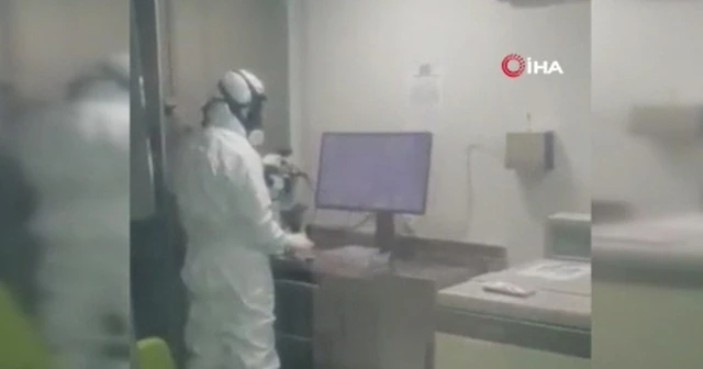 Prof. Dr. Ovalı, koronavirüse karşı laboratuvarda karantina altında aşı çalışmalarını yürütüyor
