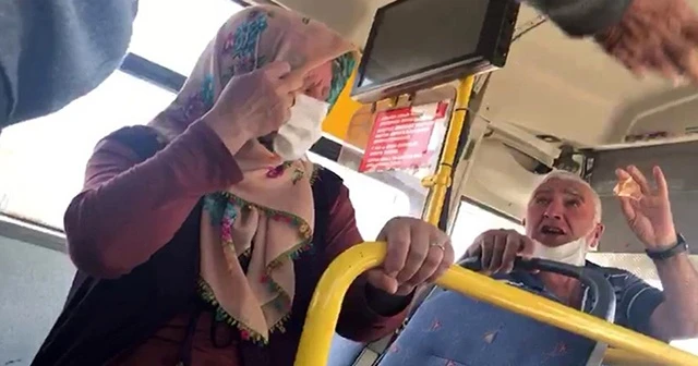 65 yaş üstü çifti otobüsten indirmek için dil döktü