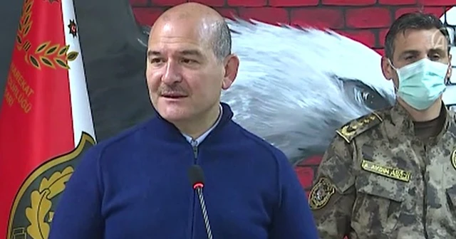 İçişleri Bakanı Soylu, Yüksekova'da asker ve polislerle bayramlaştı