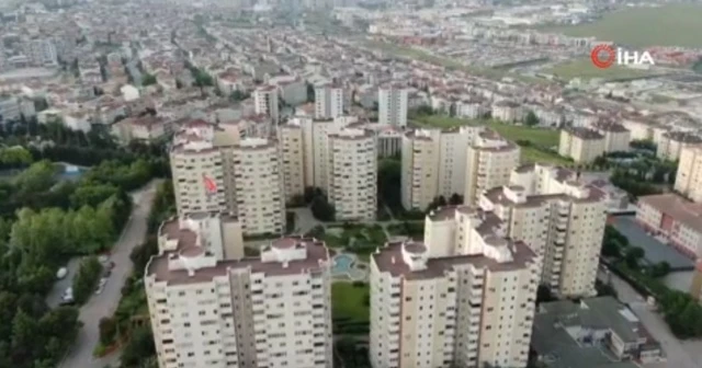 İstanbullular 19 Mayıs’ı balkon ve camlara çıkarak kutladı