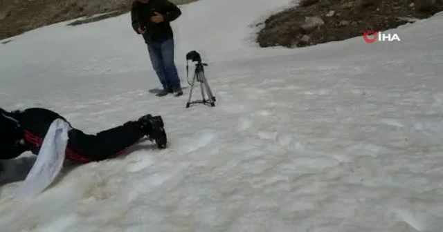 Mayıs ayında poşetle kızak keyfi