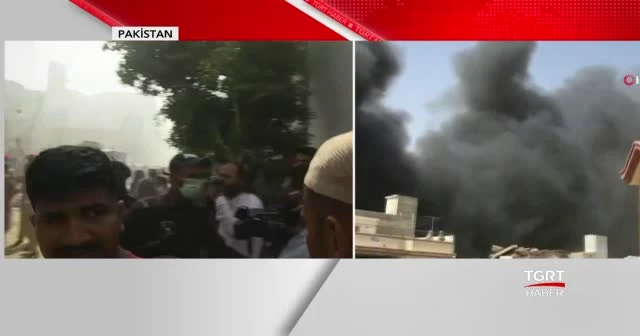 Pakistan'da yolcu uçağı yerleşim alanına düştü