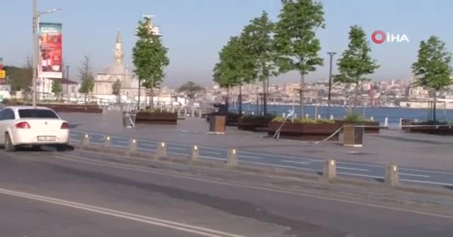 Sokağa çıkma kısıtlamasıyla Üsküdar Meydanı boş kaldı