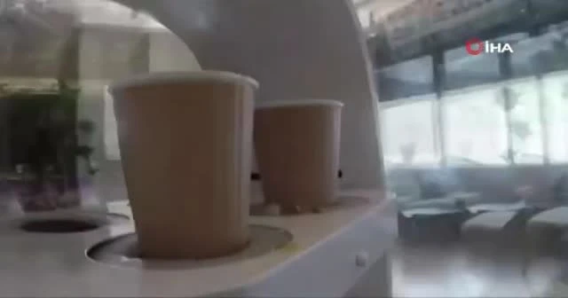 Sosyal mesafenin korunması için robot barista devrede