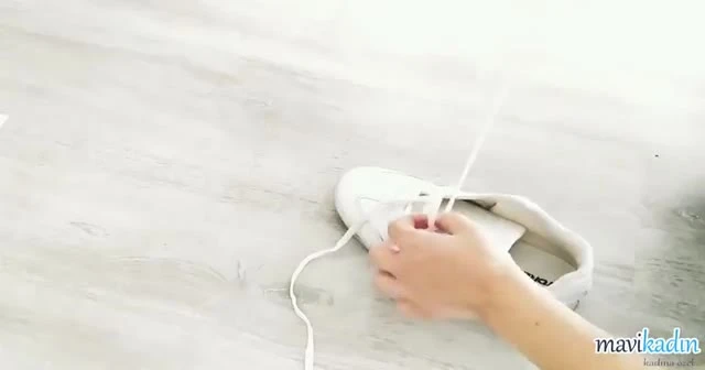 2 Dakikada Şekilli Ve Kolay Şekilde Ayakkabı Bağcığı Nasıl Bağlanır
