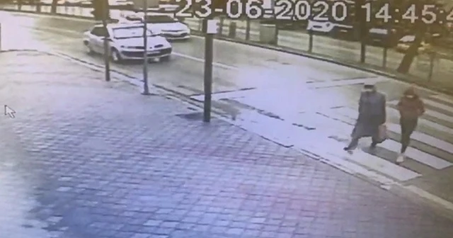 Anne ve kızı ölümden saniyelerle kurtuldu