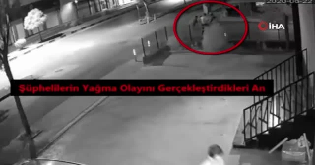 Bıçakla gasp anları güvenlik kamerasında