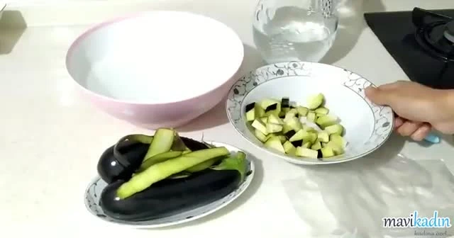 Buzlukta Dondurucuda Kışlık Patlıcan Hazırlama Yöntemi