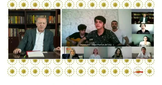 Cumhurbaşkanı Erdoğan, YKS öğrencisi ile türkü söyledi