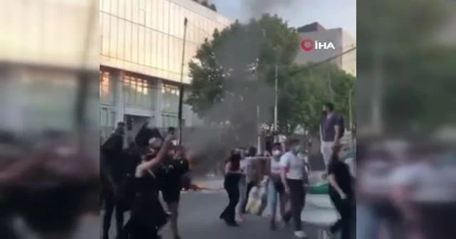 Irkçılık karşıtı gösteriler Fransa'ya sıçradı