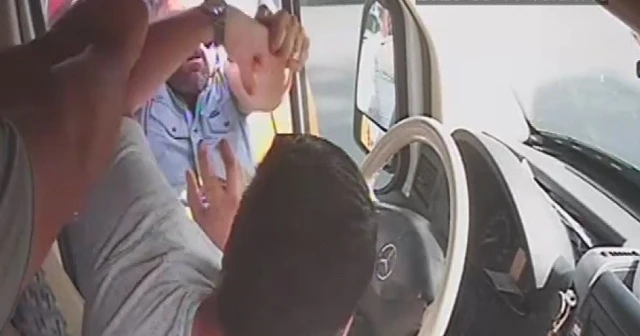 Minibüsçüler arasındaki kavgalar kamerada
