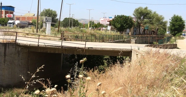 Otomobiliyle kanala uçtu, 15 saat sonra bulundu