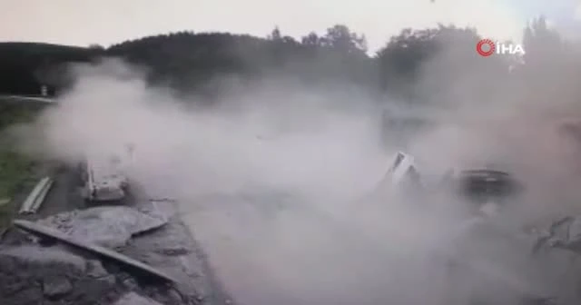 Rusya'da feci kaza! Kamyon 4 aracı kağıt gibi ezdi