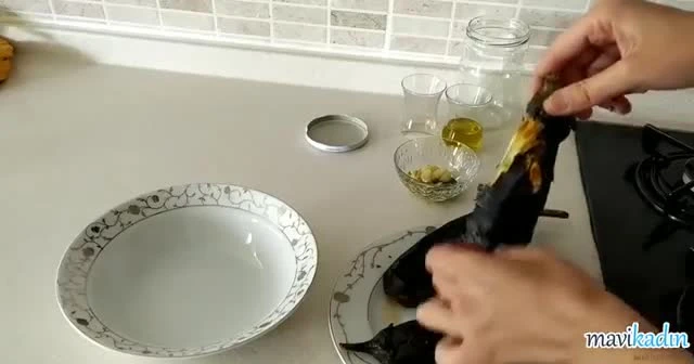 Tadına Doyamayacaksınız Kış İçin Köz Patlıcan Konservesi Tarifi