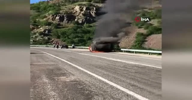 Talihsiz sürücü çaresizce kamyonetinin yanışını izledi