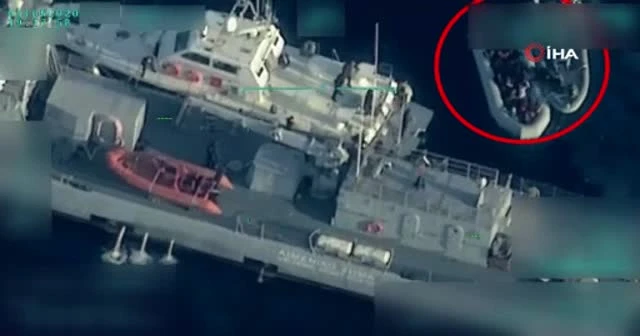 Yunanistan’ın Türk karasularına ittiği mülteciler kurtarıldı