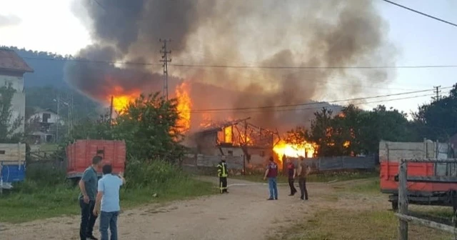Alevleri görünce hem çekti hem de ağlayarak dua etti