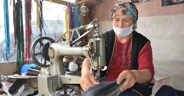 Ayakkabı tamircisi Zeynep ustaya İstanbul'dan bile ayakkabı geliyor