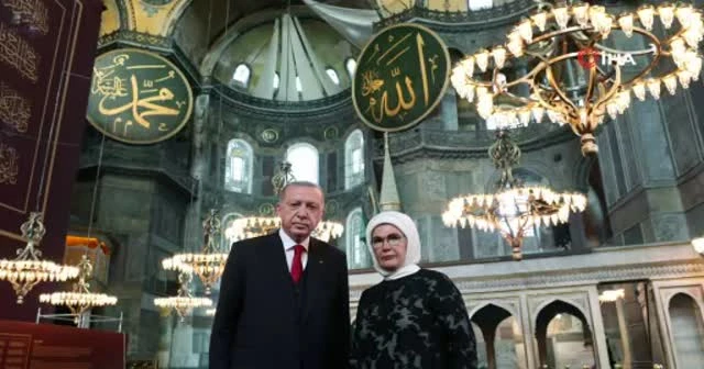 Ayasofya Camii'ndeki freskleri kapatacak perdeler görüntülendi
