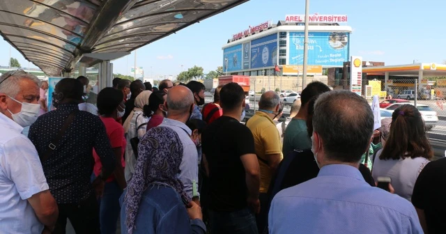 Cevizlibağ metrobüs durağında dikkat çeken yoğunluk