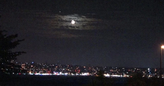 Dolunaylı İstanbul manzarası mest etti