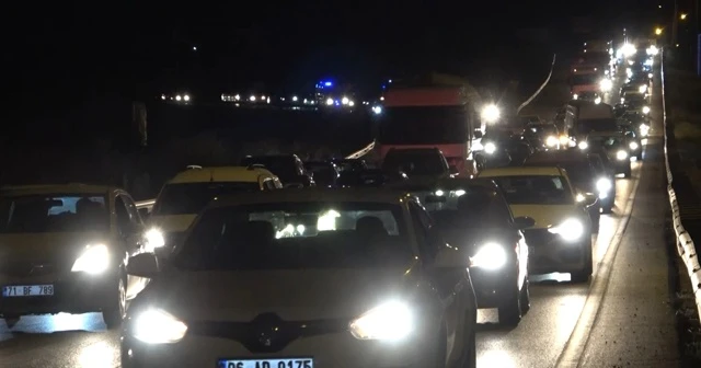 Geri dönüşler başladı, 43 ilin bağlantı noktasında trafik yoğunluğu