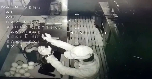 İş yerine giren hırsız, portakal suyu sıkarak bardağa doldurup içti