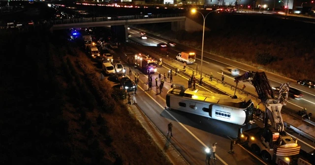 Kocaeli TEM Otoyolunda otobüs devrildi: 1 ölü, 17 yaralı