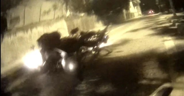 Motosikletli ile kağıt toplayıcısının çarpıştığı kaza kamerada