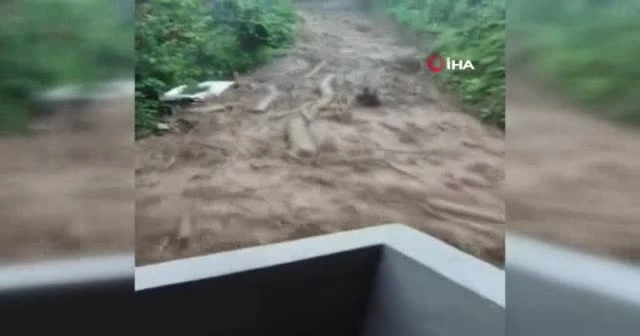 Saniyelerle sele kapılmaktan kurtuldu