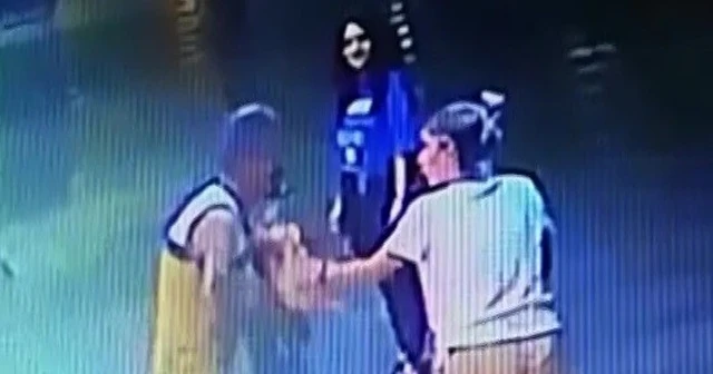 Şüpheli şahsın kucağında götürdüğü çocuğu anne koşarak kurtardı