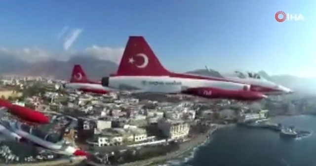 Türk Yıldızları KKTC’de selamlama geçişi yapacak