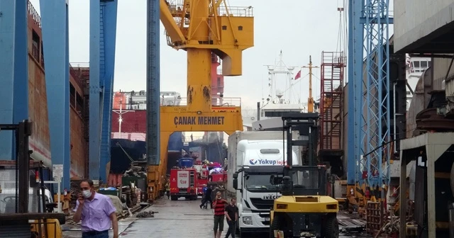 Tuzla'da korkutan gemi yangını