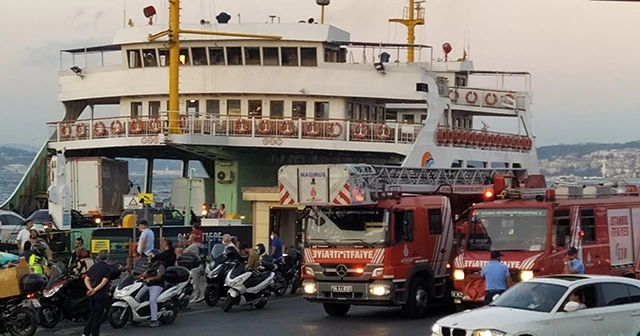 Arabalı vapurda panik anları: İtfaiye ekibi sevk edildi
