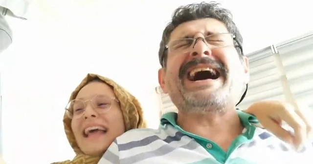 Baba ve kızının üniversite sevinci