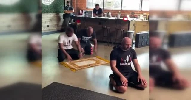 Badou Jack ve Mike Tyson beraber namaz kıldı