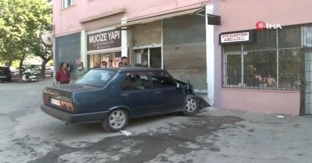 Bir anlık dalgınlıkla dükkana daldı