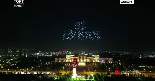 Cumhurbaşkanlığı Külliyesi üzerinde İHA'larla 'zafer' gösterisi