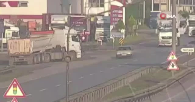 Işık ihlali sonucu meydana gelen kaza kamerada