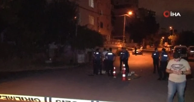 Kartal'da kavgayı ayırmak isteyen polis kurşunların hedefi oldu