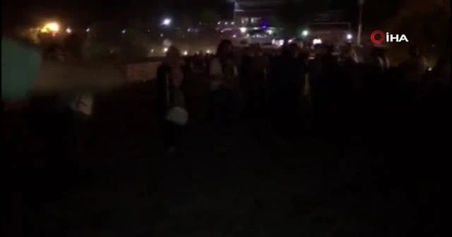 Kısıtlamalara rağmen maskesiz ve mesafesiz halay çektiler